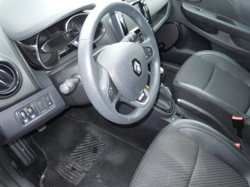 RENAULT CLIO TCE 90 CV 5 PORTE MOSCHINO INTENS Immagine 15