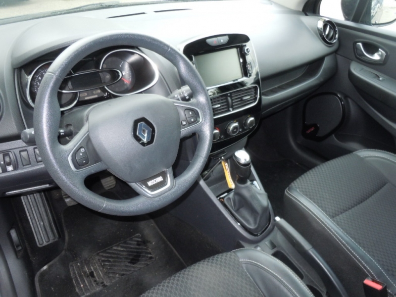 RENAULT CLIO TCE 90 CV 5 PORTE MOSCHINO INTENS Immagine 17