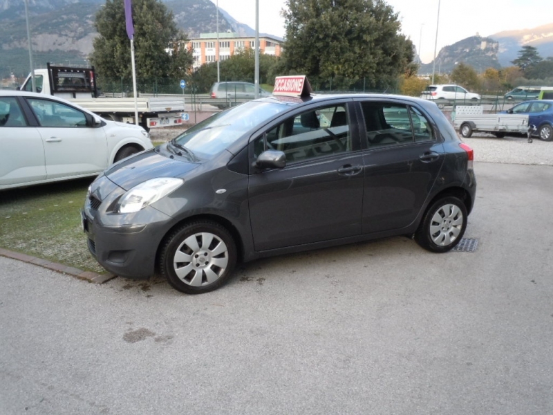 TOYOTA YARIS 1.0 5 PORTE COOL Immagine 1