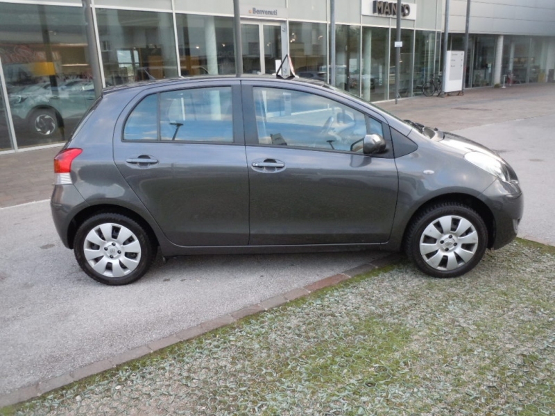 TOYOTA YARIS 1.0 5 PORTE COOL Immagine 4