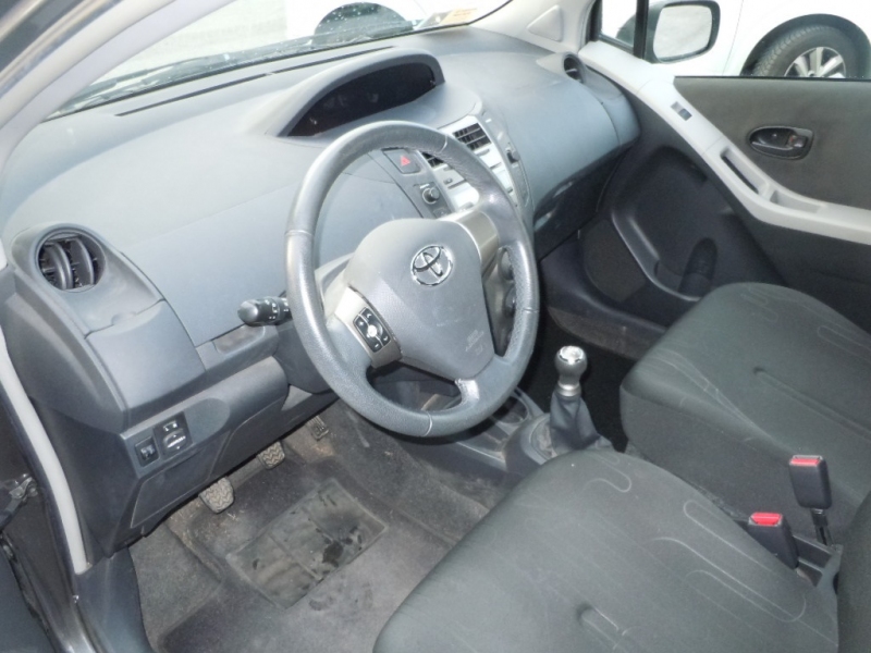 TOYOTA YARIS 1.0 5 PORTE COOL Immagine 17