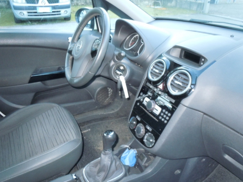 OPEL CORSA 1.2 GPL Immagine 9